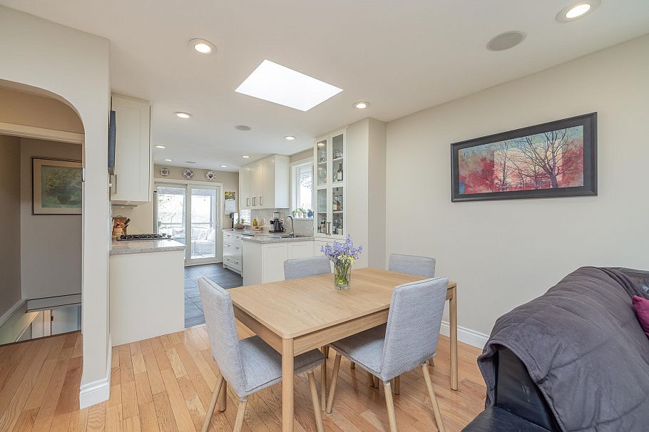 1119 Cloverley Street North Vancouver, BC - 4