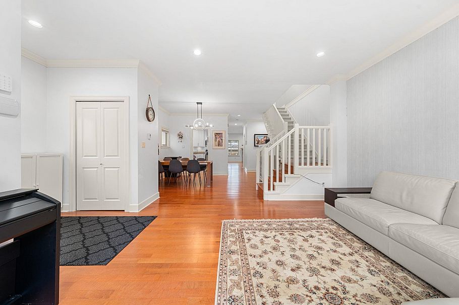 341 E 8th Street North Vancouver, BC - 6