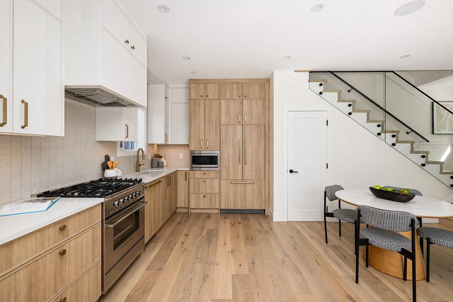 1 3141 E 19 Avenue Vancouver, BC - 6