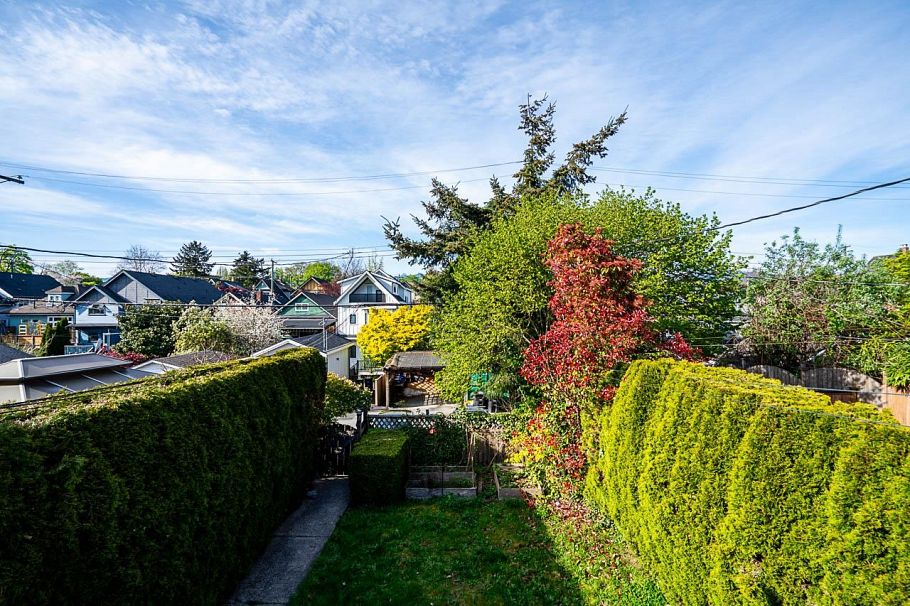 1623 E 12th Avenue Vancouver, BC - 31