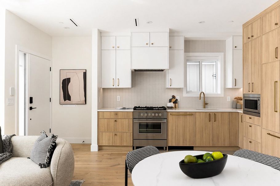 1 3141 E 19 Avenue Vancouver, BC - 5