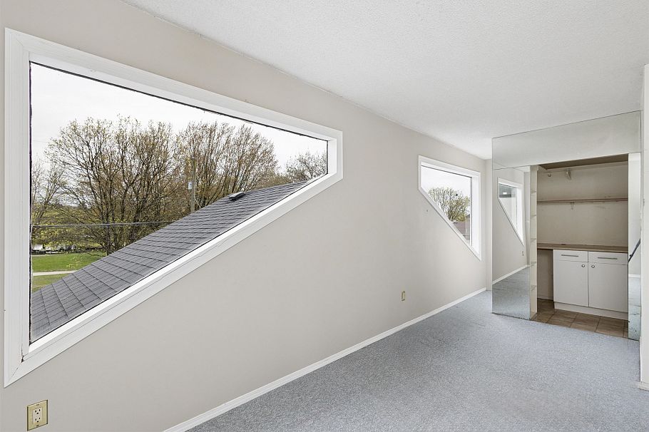 2056 E 13th Avenue Vancouver, BC - 17