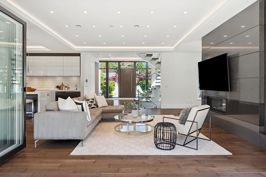 983 Tudor Avenue North Vancouver, BC - 9