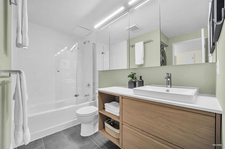 103 150 E 5th Street North Vancouver, BC - 23