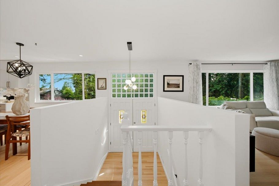 1392 Chamberlain Drive North Vancouver, BC - 19