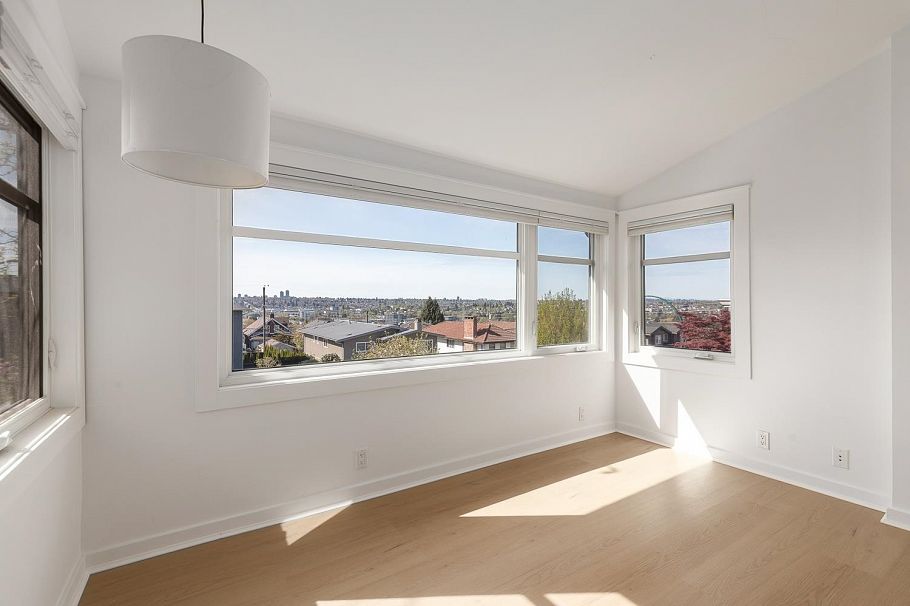 3853 Frances Street Burnaby, BC - 3