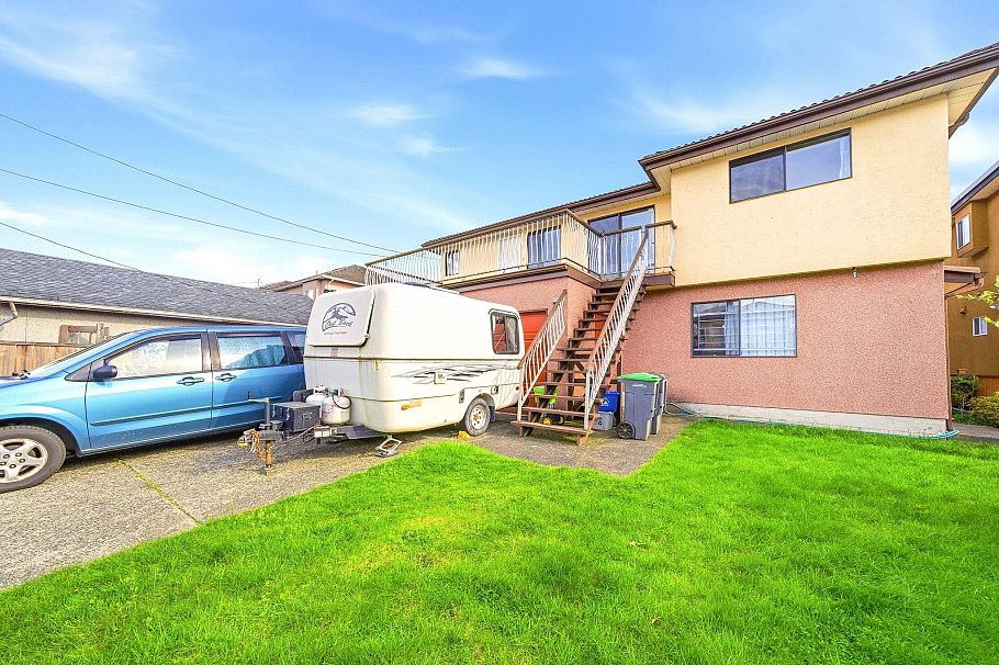 3217 E 18th Avenue Vancouver, BC - 23