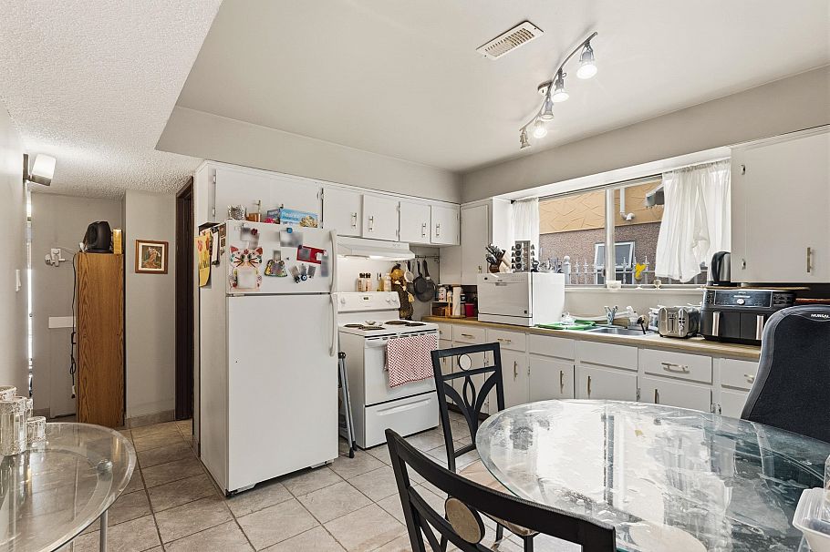 2136 Jones Avenue North Vancouver, BC - 17