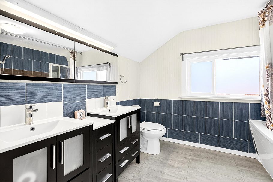 2975 W 8th Avenue Vancouver, BC - 22