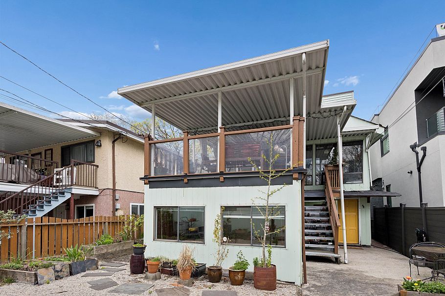 2056 E 13th Avenue Vancouver, BC - 19