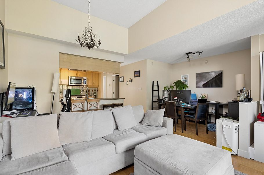 2P 1033 Marinaside Crescent Vancouver, BC - 8