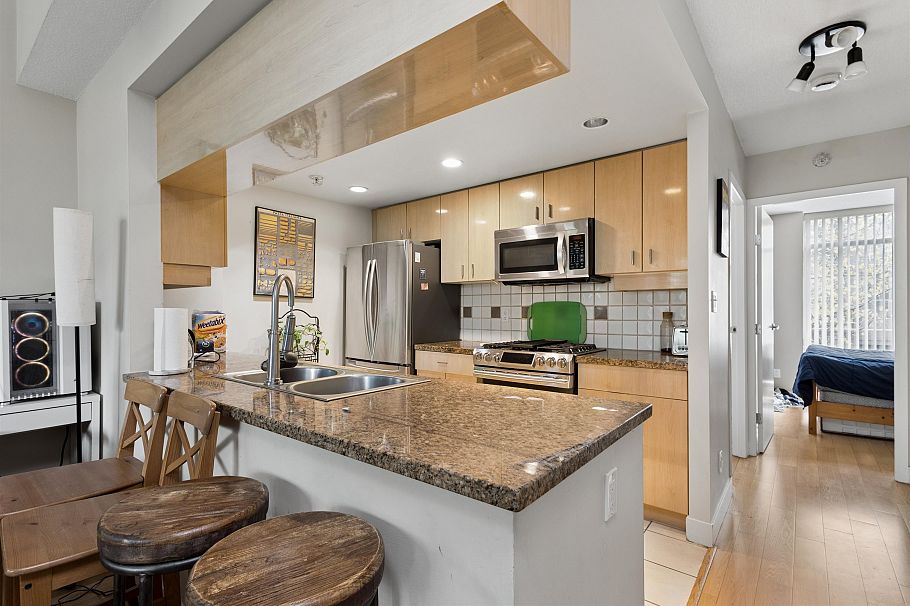 2P 1033 Marinaside Crescent Vancouver, BC - 7