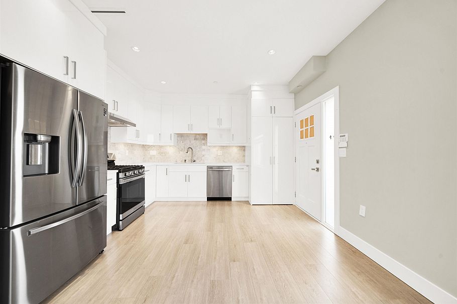 3128 Kings Avenue Vancouver, BC - 4