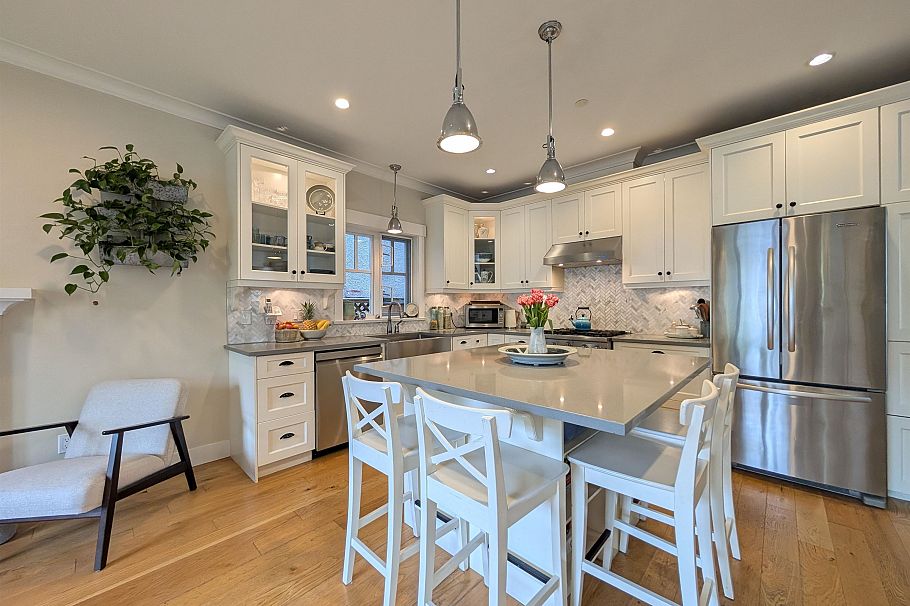 945 E 21st Avenue Vancouver, BC - 2