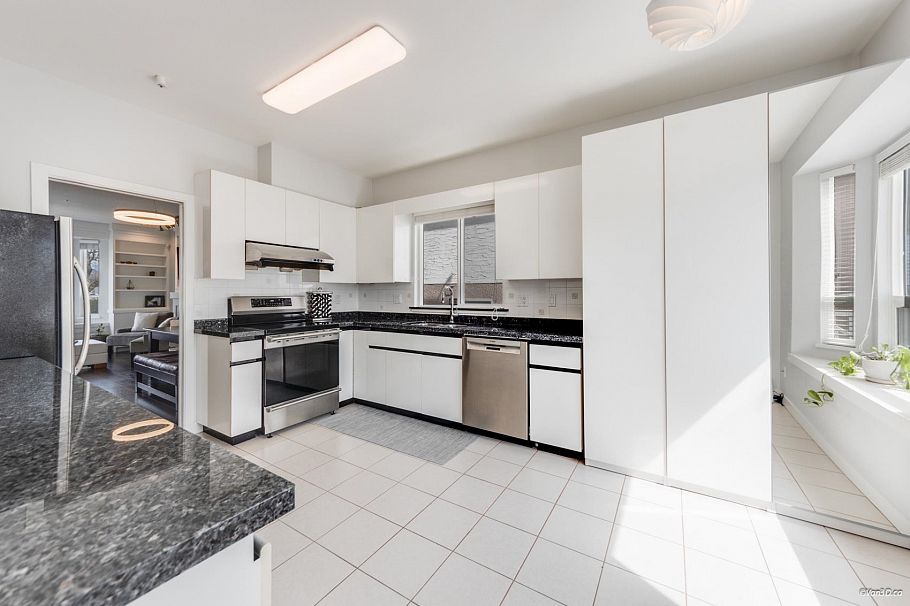 2648 E 19th Avenue Vancouver, BC - 13