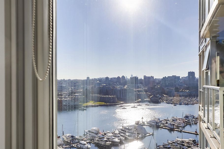 1807 1077 Marinaside Crescent Vancouver, BC - 9