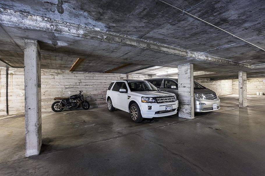 208 160 E 19th Street North Vancouver, BC - 33