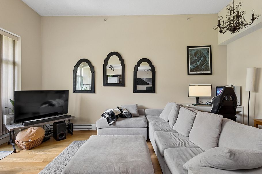 2P 1033 Marinaside Crescent Vancouver, BC - 4