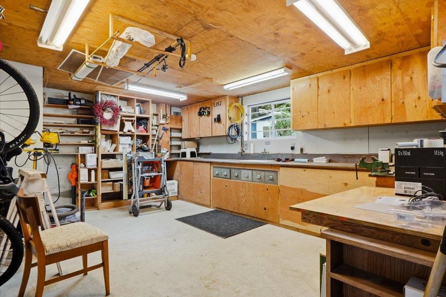 1392 Chamberlain Drive North Vancouver, BC - 39