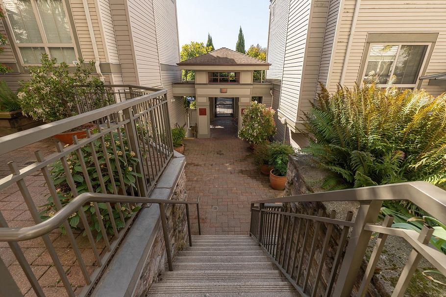 34 2375 W Broadway Vancouver, BC - 3