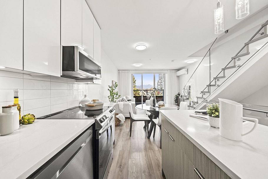 2296 E 33rd Avenue Vancouver, BC - 2