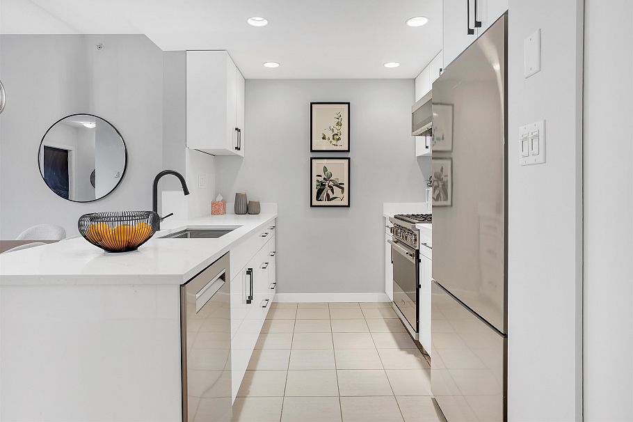 1455 Strathmore Mews Vancouver, BC - 14