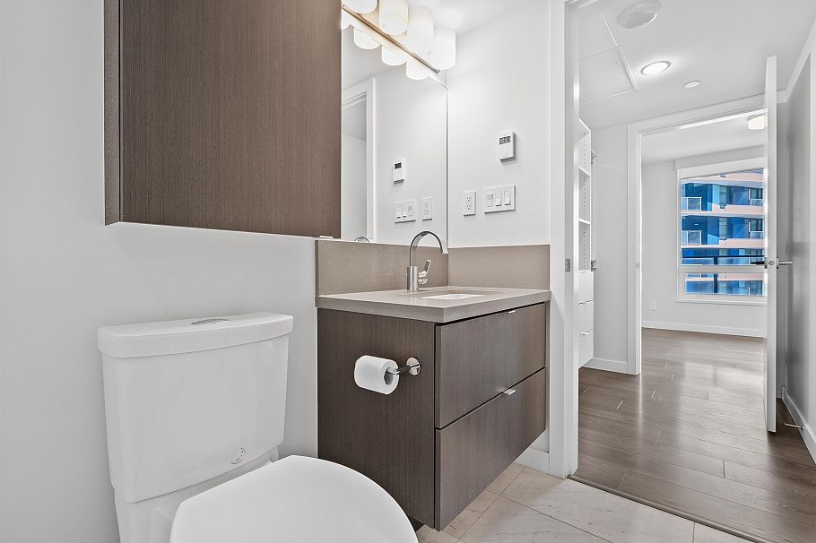 807 8238 Lord Street Vancouver, BC - 25