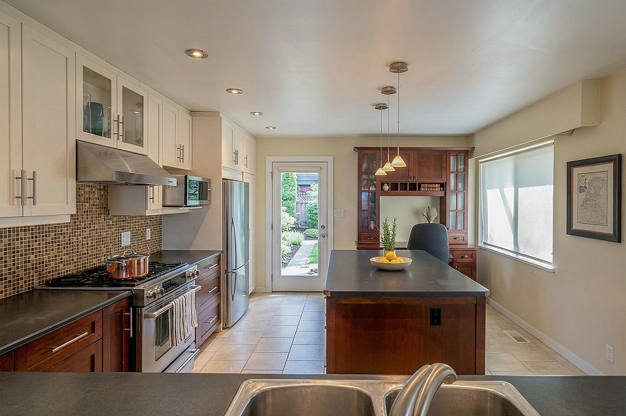 2244 W 32nd Avenue Vancouver, BC - 5