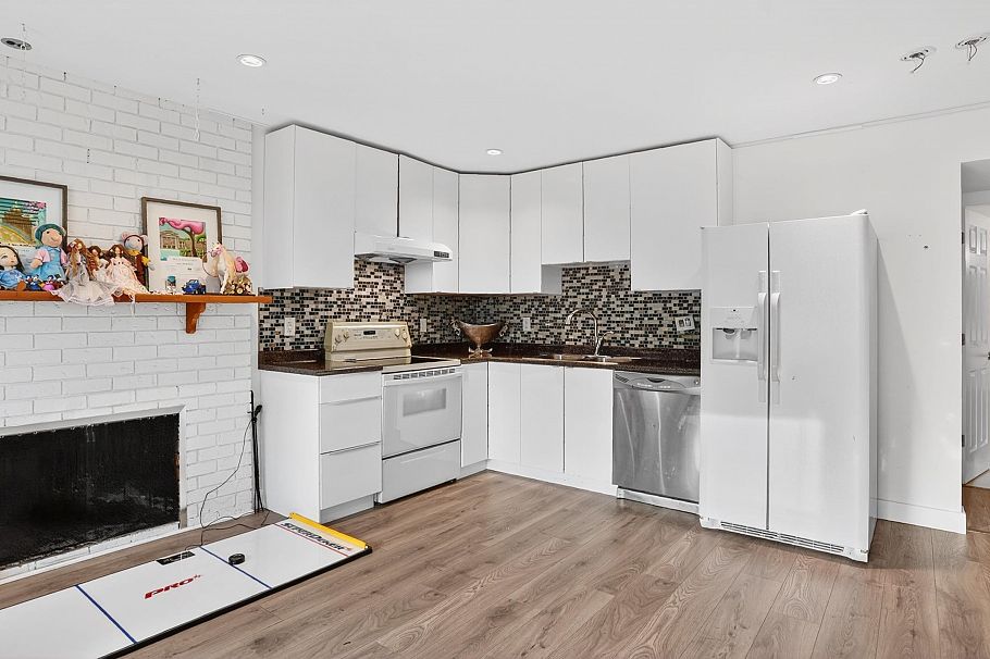 668 Alpine Court North Vancouver, BC - 22