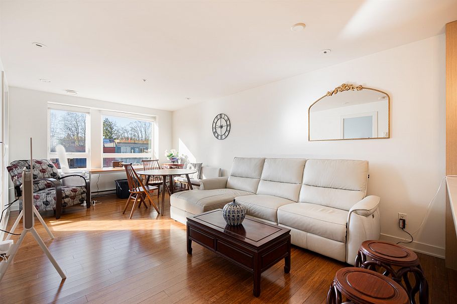 403 2481 Waterloo Street Vancouver, BC - 1