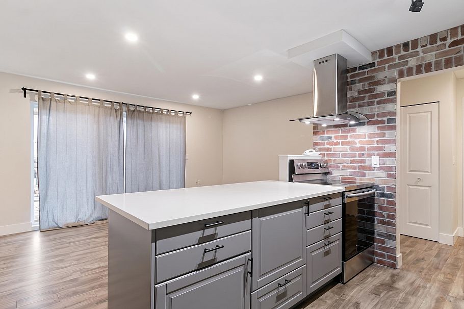 114 2250 Oxford Street Vancouver, BC - 4