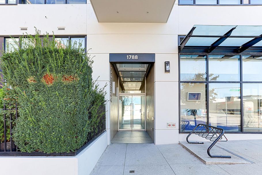 1102 1788 Ontario Street Vancouver, BC - 3