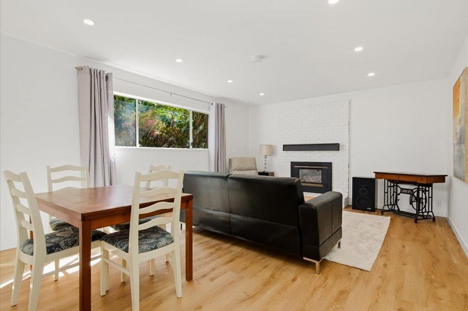 1392 Chamberlain Drive North Vancouver, BC - 21