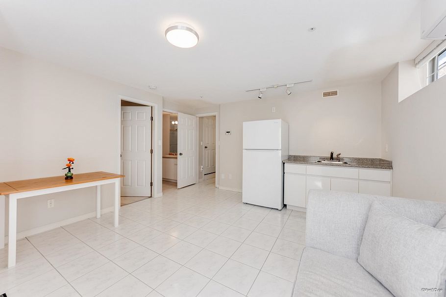 2648 E 19th Avenue Vancouver, BC - 30