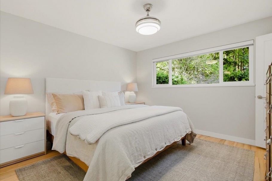 1392 Chamberlain Drive North Vancouver, BC - 11