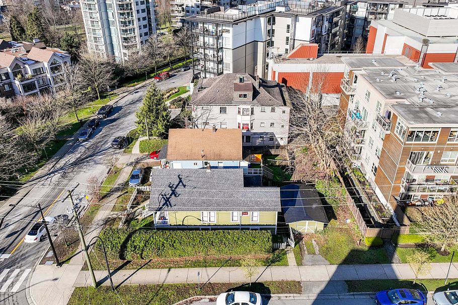 166 E 10th Street North Vancouver, BC - 4