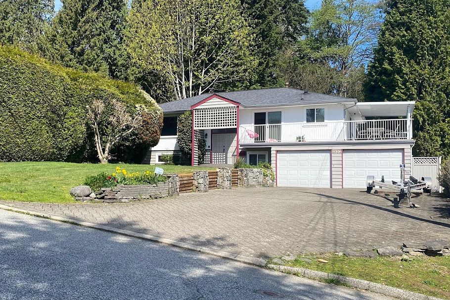 1352 E 16th Street North Vancouver, BC - 1