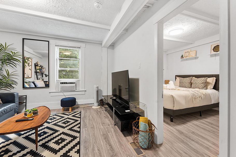 136 W 12th Avenue Vancouver, BC - 16