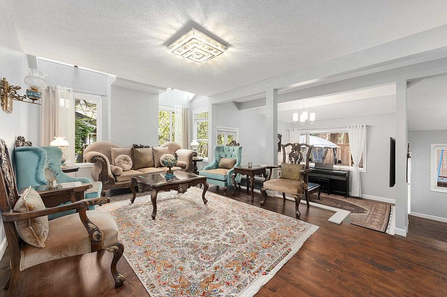 1991 Cedar Village Crescent North Vancouver, BC - 2