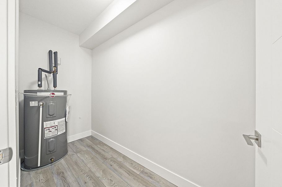 2296 E 33rd Avenue Vancouver, BC - 18