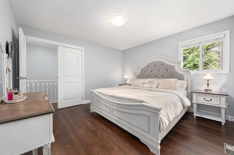 1991 Cedar Village Crescent North Vancouver, BC - 12