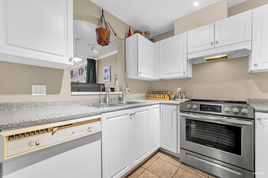 206 3638 Rae Avenue Vancouver, BC - 22