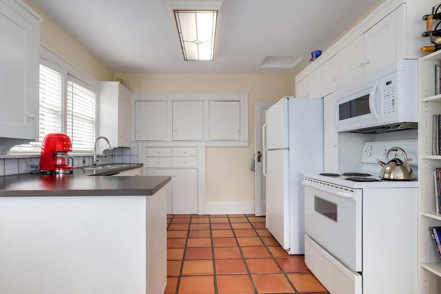 3436 W 37th Avenue Vancouver, BC - 9