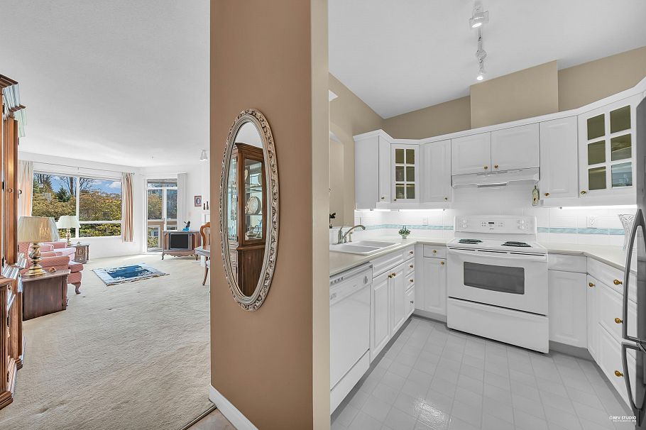 321 360 E 36th Avenue Vancouver, BC - 18