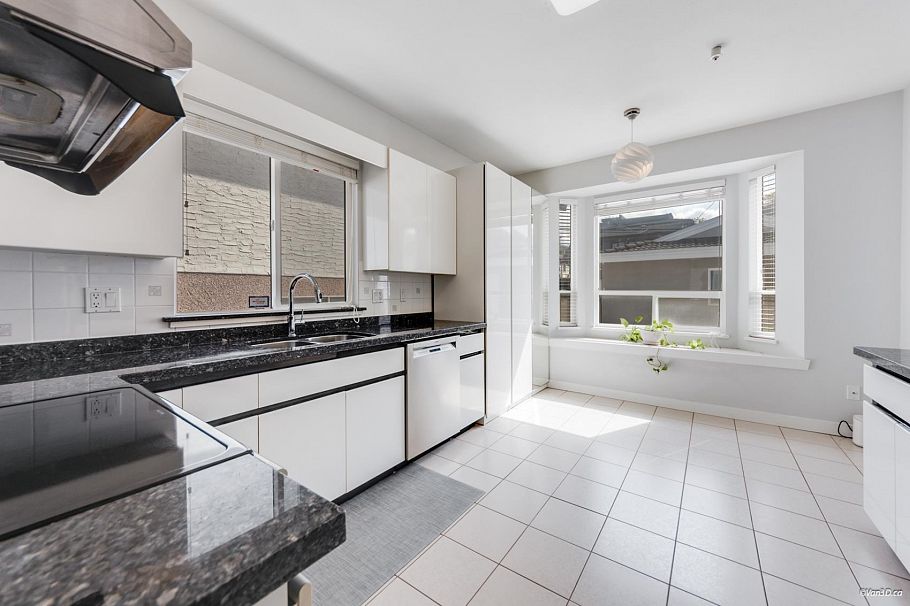 2648 E 19th Avenue Vancouver, BC - 10