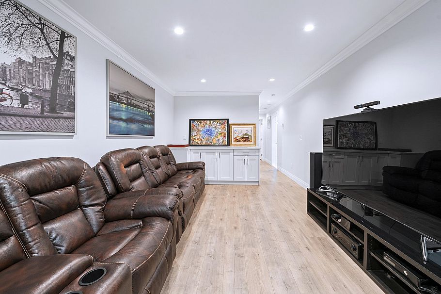 1370 Ross Road North Vancouver, BC - 25