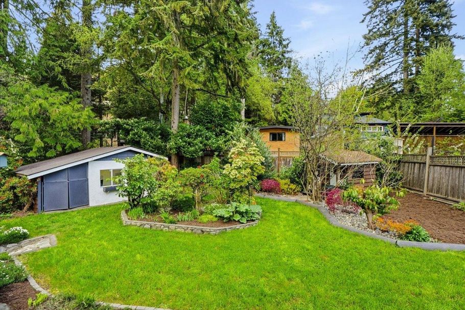 1392 Chamberlain Drive North Vancouver, BC - 31