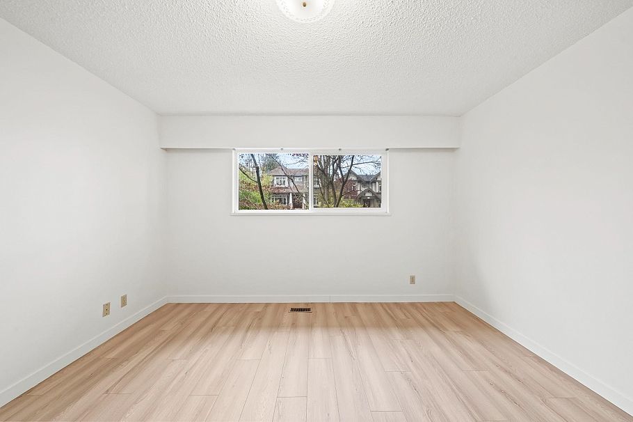 532 W 64th Avenue Vancouver, BC - 9