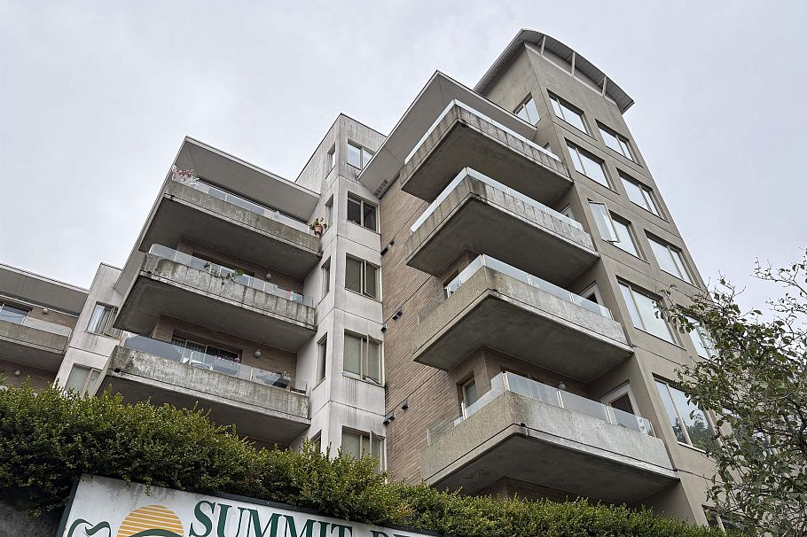 204 137 W 17th Street North Vancouver, BC - 1