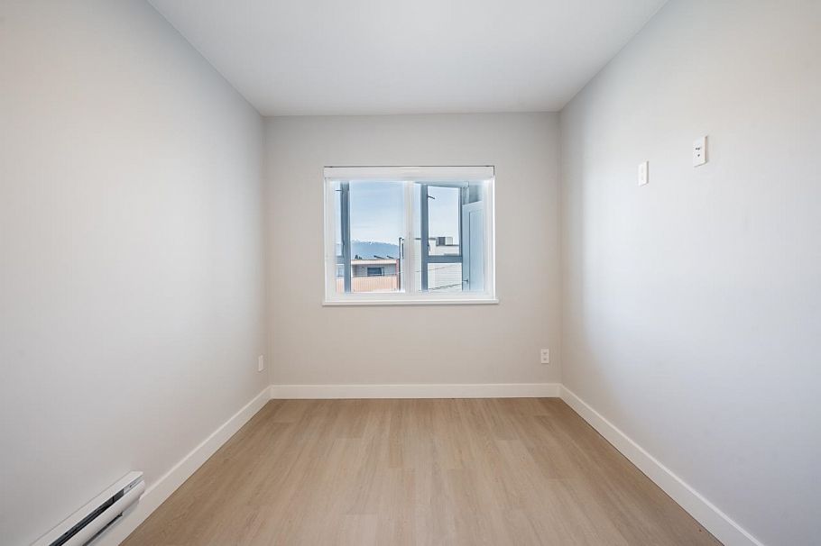 307 3050 Kingsway Vancouver, BC - 4